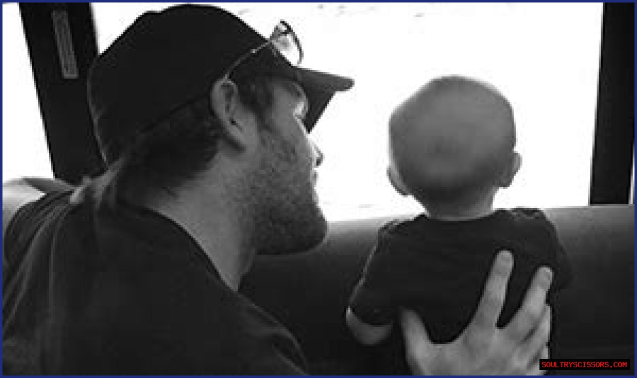Carrie Underwood's Baby Isaiah, Husband Ride in Her Tour Bus: Photo
