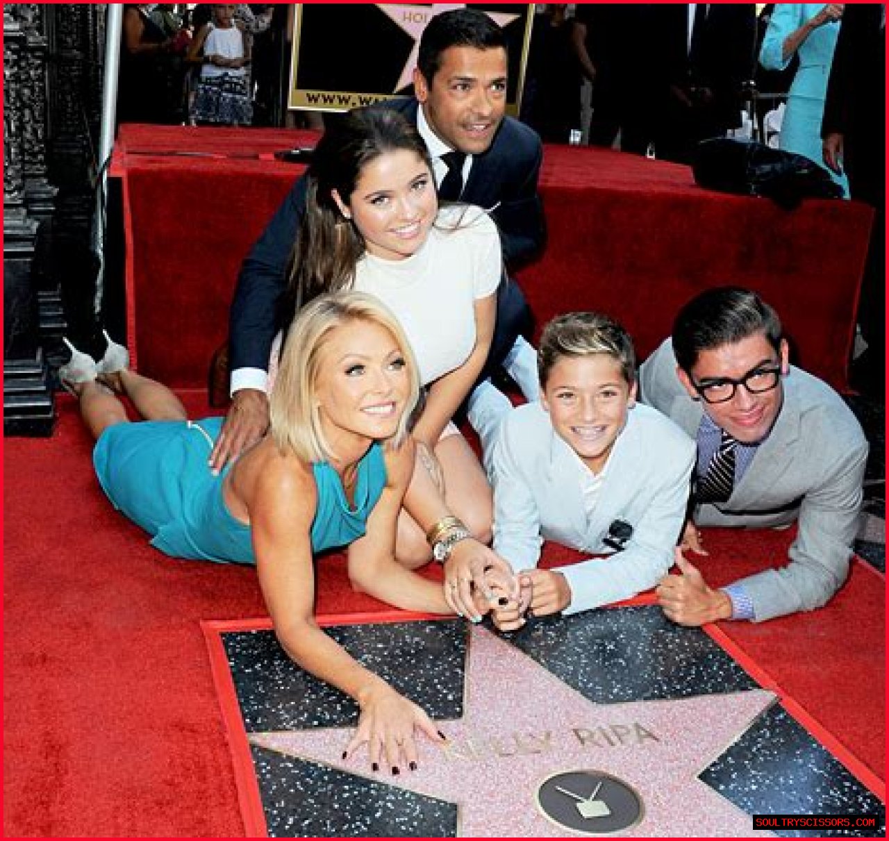 Kelly Ripa, Mark Consuelos' Look-Alike Kids Attend Star Ceremony: Pics